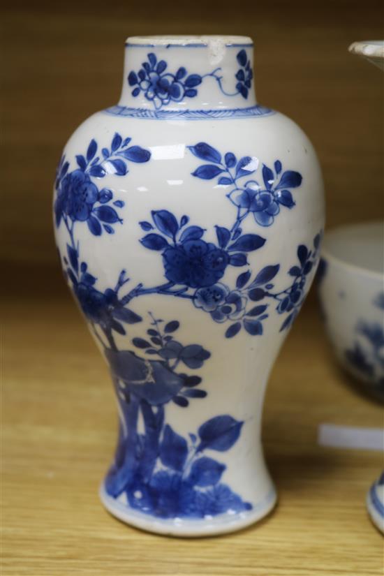 Four Chinese Kangxi period blue and white vessels Tallest measures 17cm